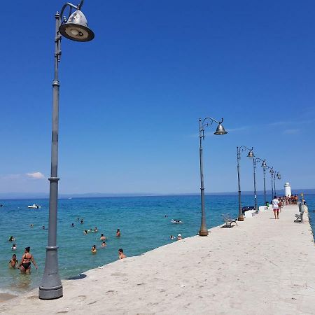 Luxury 2Br Apartment 50M From Beach Pefkochori Exterior photo